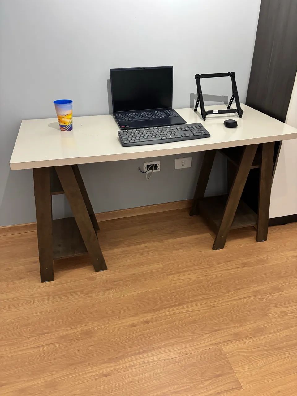 Mesa de Escritório Funcinal e Elegante - Foto 3
