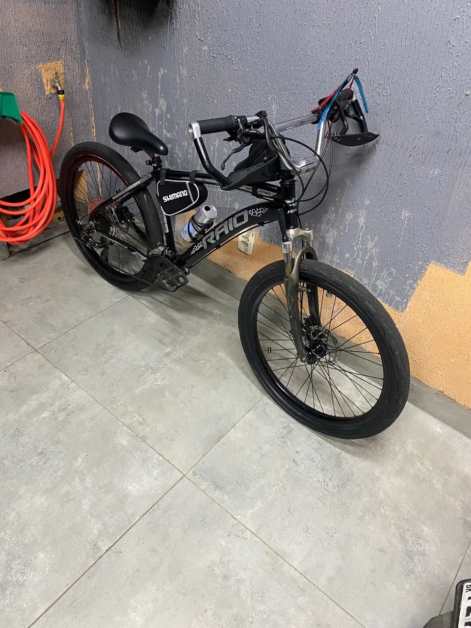 Bicicleta aro 26 raio preta  - Foto 2