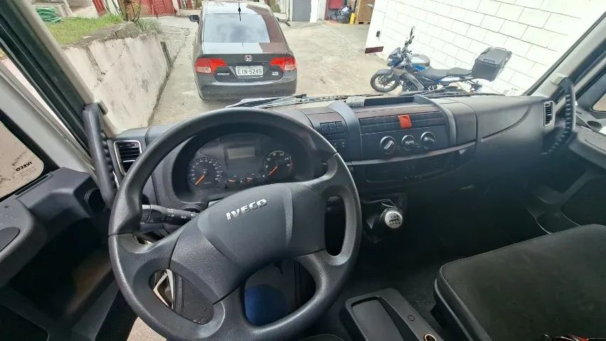 Iveco Tector 9-190 Baú Fechado - Foto 5