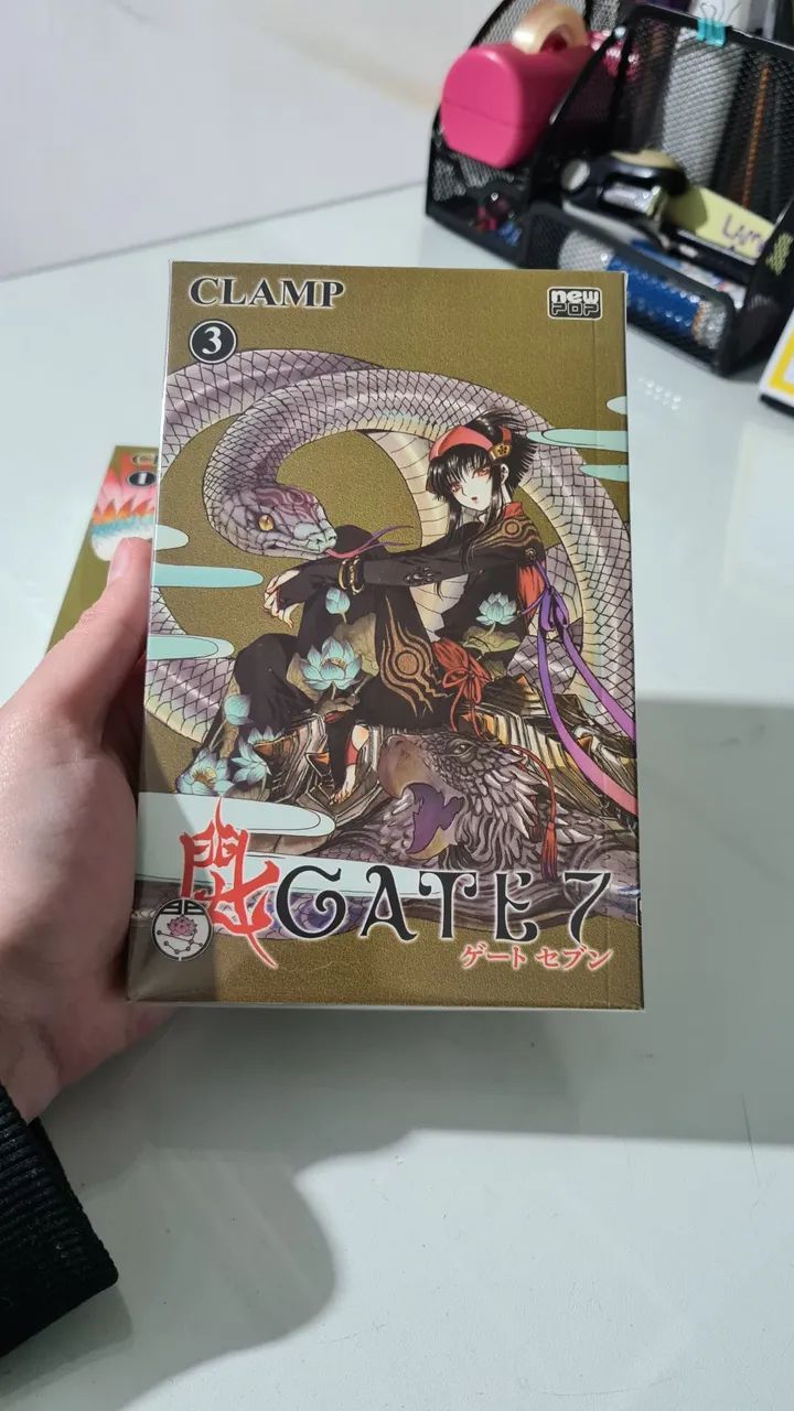 Mangá Gate 7 coleção completa com 4 volumes praticamente novos