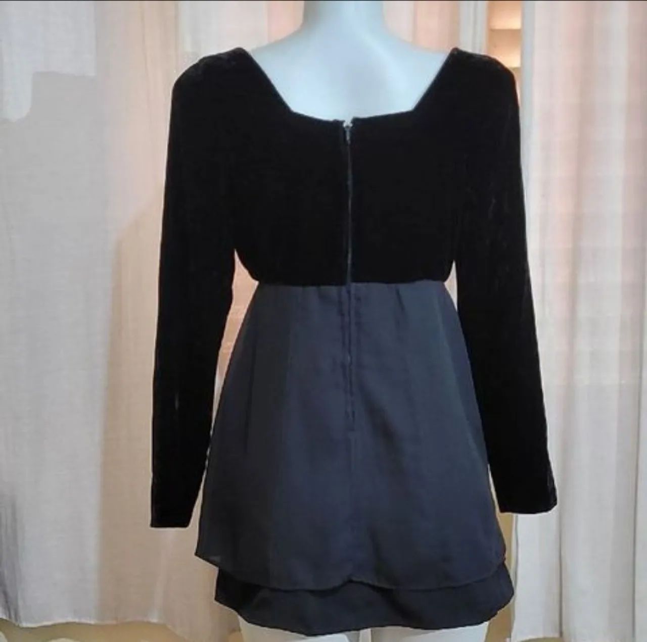 Vestido preto veludo juvenil G - Foto 2