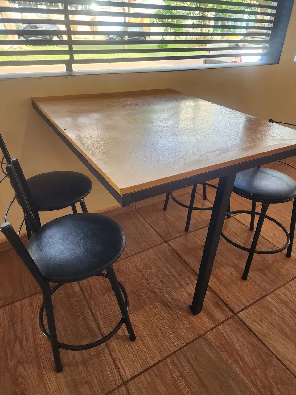 Mesa de jantar 4 lugares, madeira 