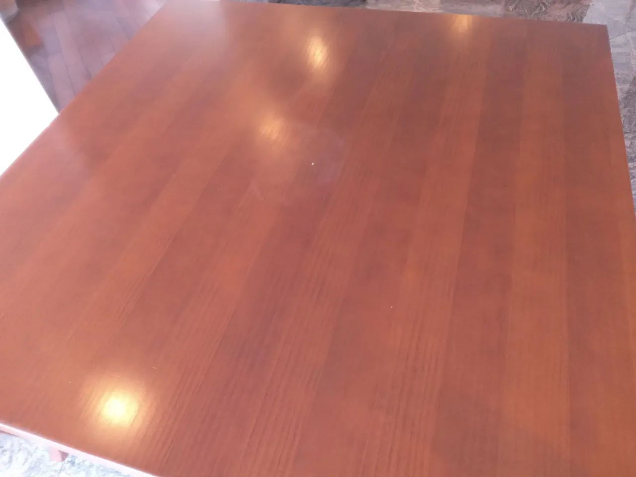 Mesa de jantar quadrada Etna  em excelente estado. Bem conservada. SEM CADEIRAS - Foto 4