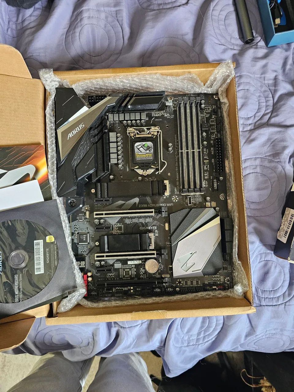 Placa mãe Z390 AORUS PRO WIFI e e processador i5-9400F - Foto 3