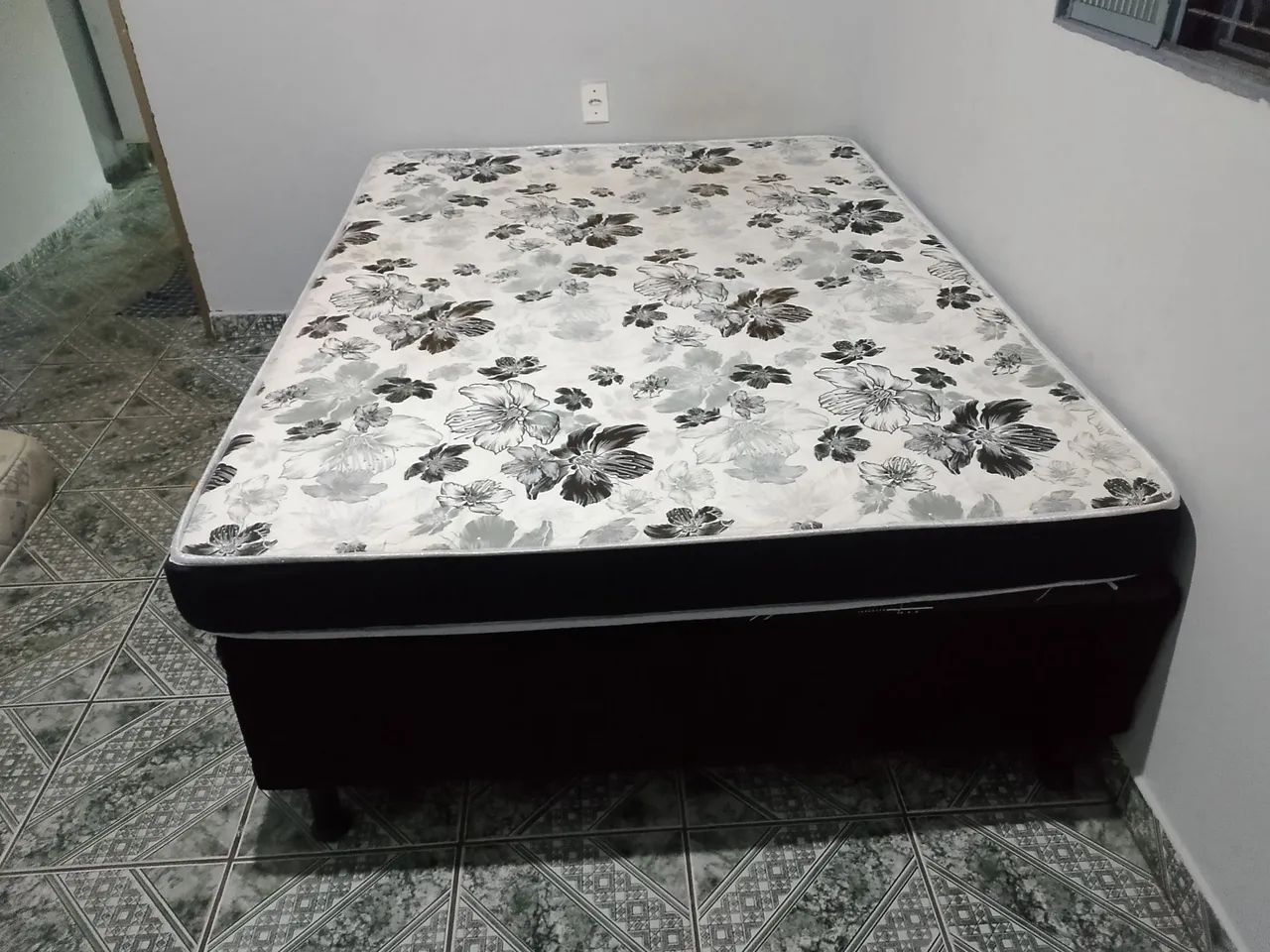 Cama de casal e colchão 