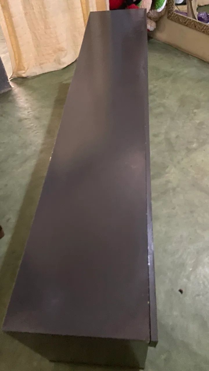 rack para TV estilo Ravenna com acabamento em grafite e madeira - Foto 3