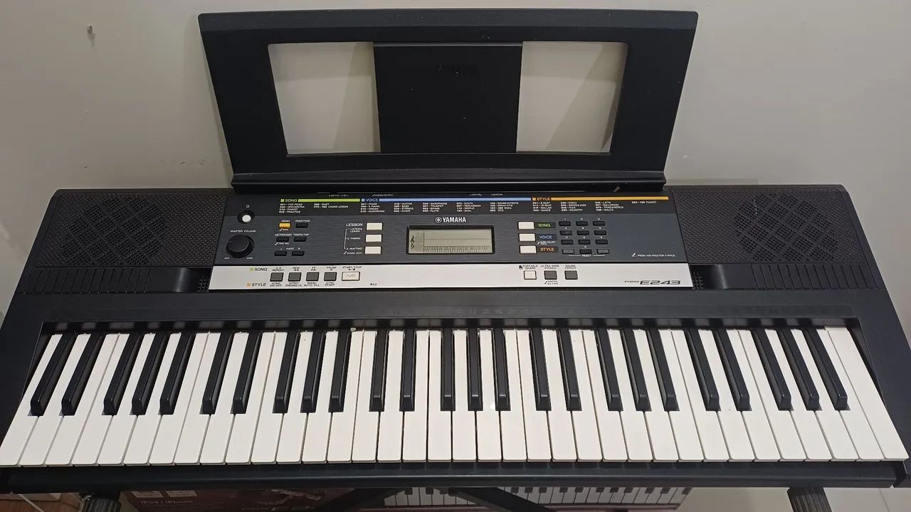 Teclado Yamaha E243