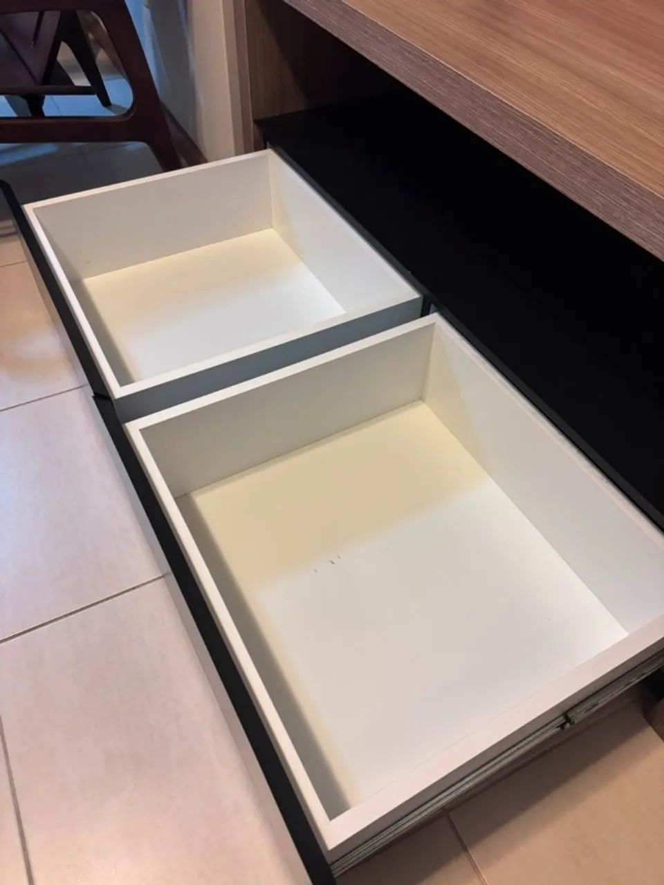 Rack para TV com 2 Gavetas - MDF Amadeirado - Foto 3