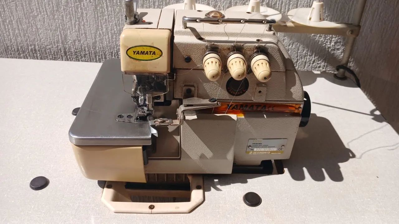 Máquina Overlock Yamata  - Foto 2