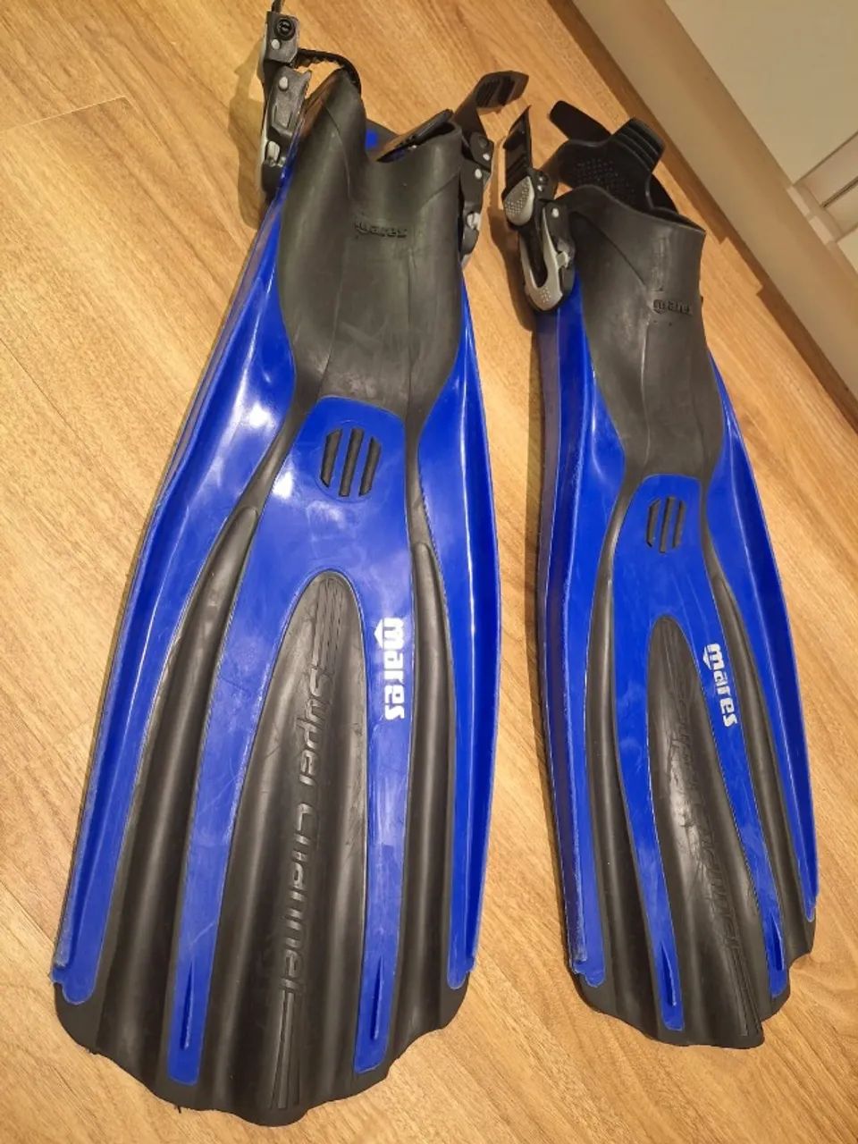 Nadadeira de Mergulho Mares - com bota e mochila