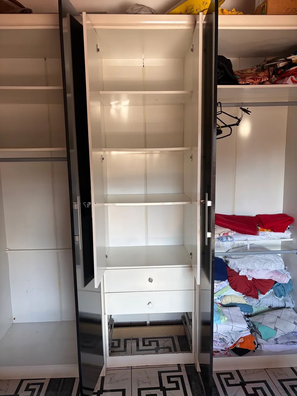 Guarda roupa 6 portas e 2 gavetas - Foto 4