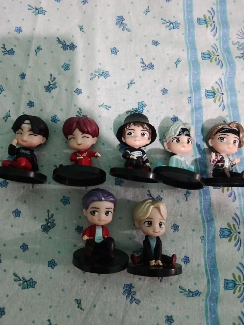 Kit com 7 Bonecos Colecionáveis BTS - Com Bases - Foto 2