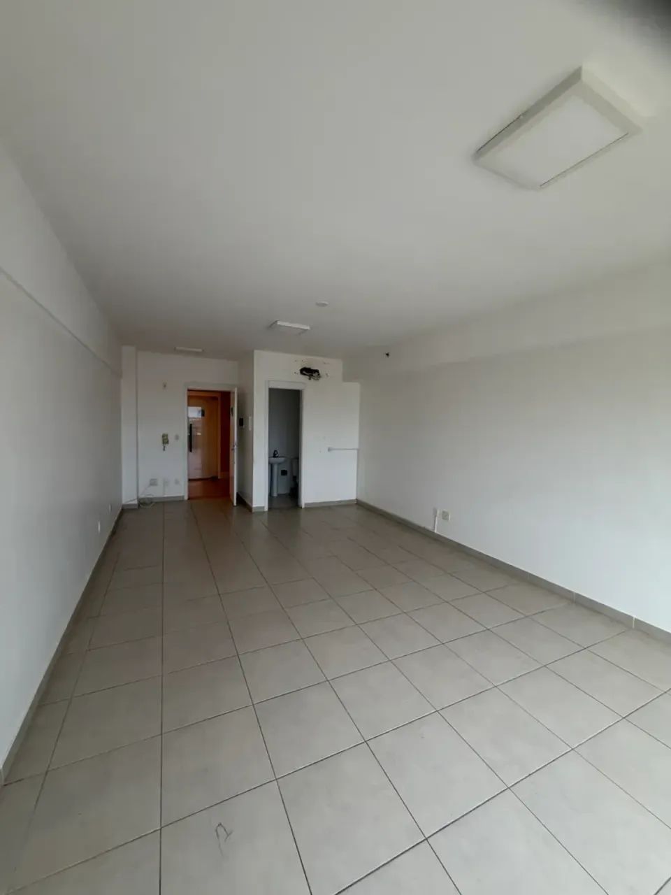 SALA NO PATEO JARDINS COM 34m2 - NASCENTE - Foto 2