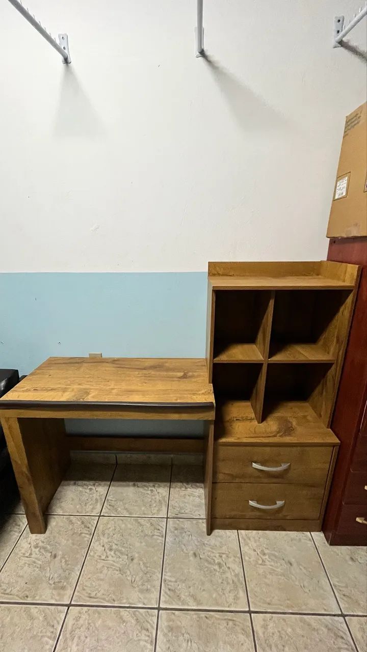 Vendo mesa de escritório com gaveta e nicho - Foto 2