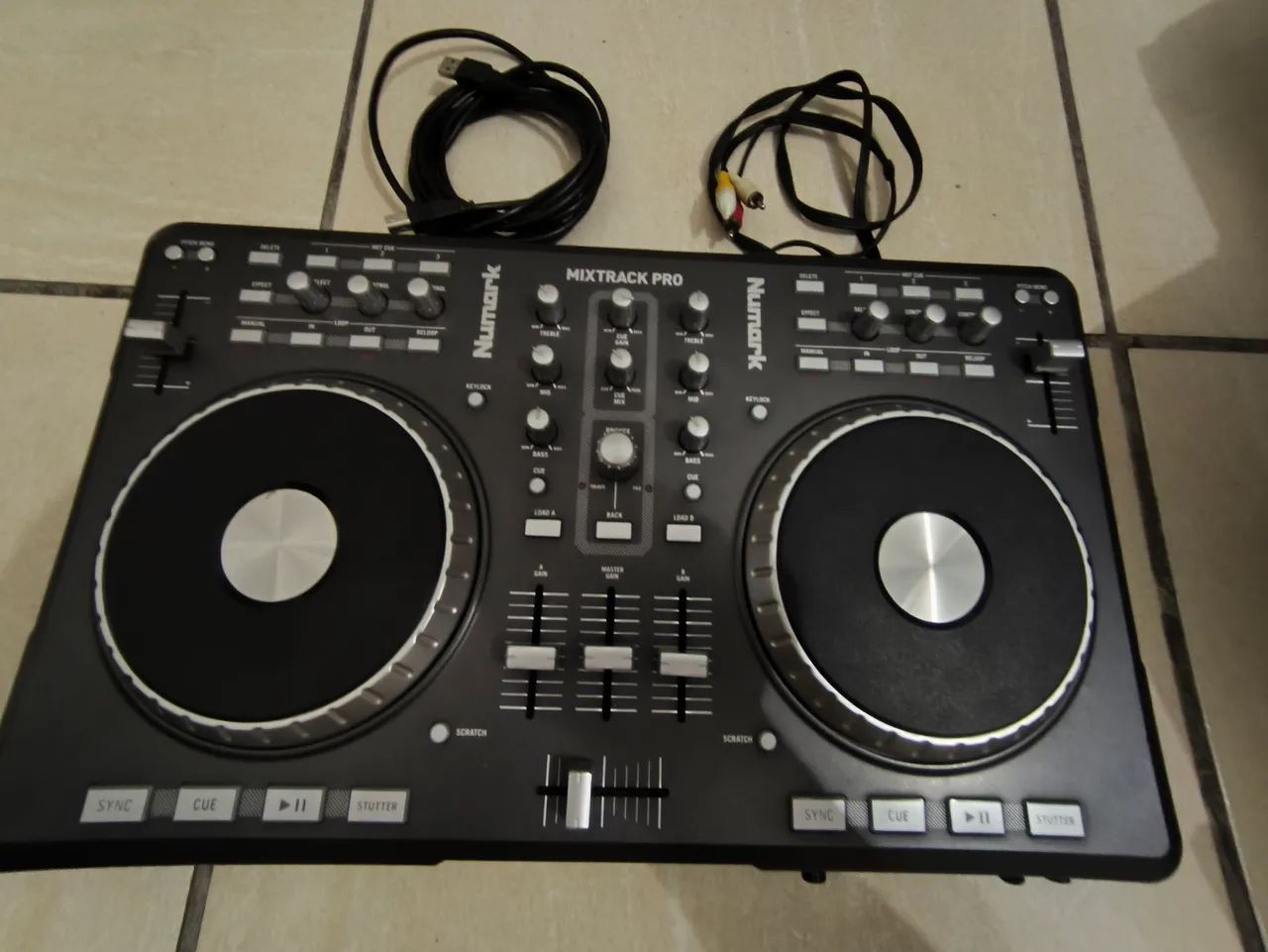 controladora Numark mixtrack pro 