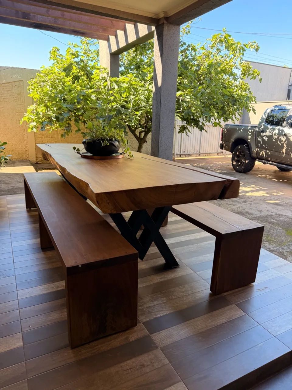 Mesa de madeira com bancos  - Foto 2