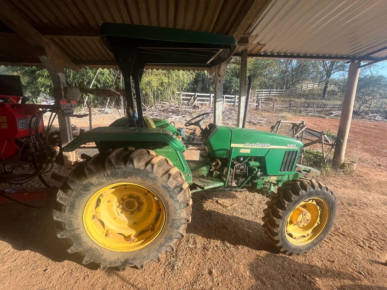 Trator john deere 5303 