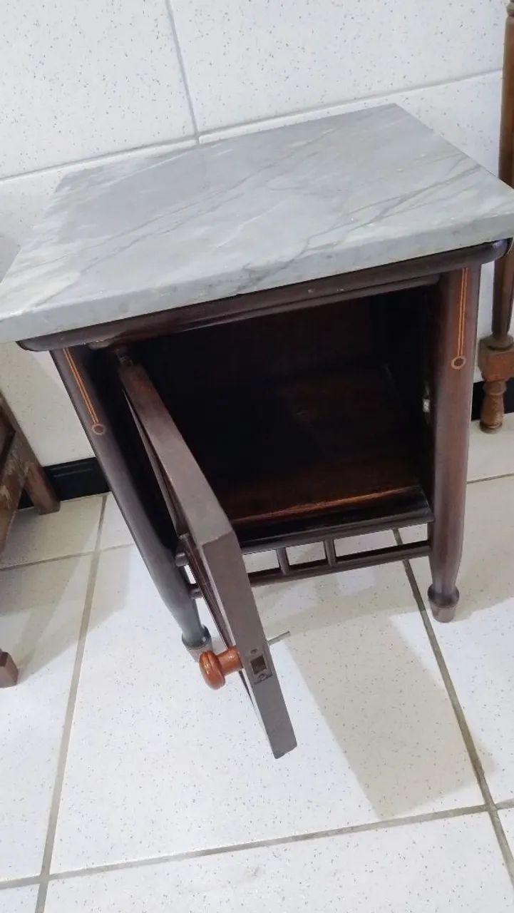 Mesinha de cabeceira antiga  - Foto 4