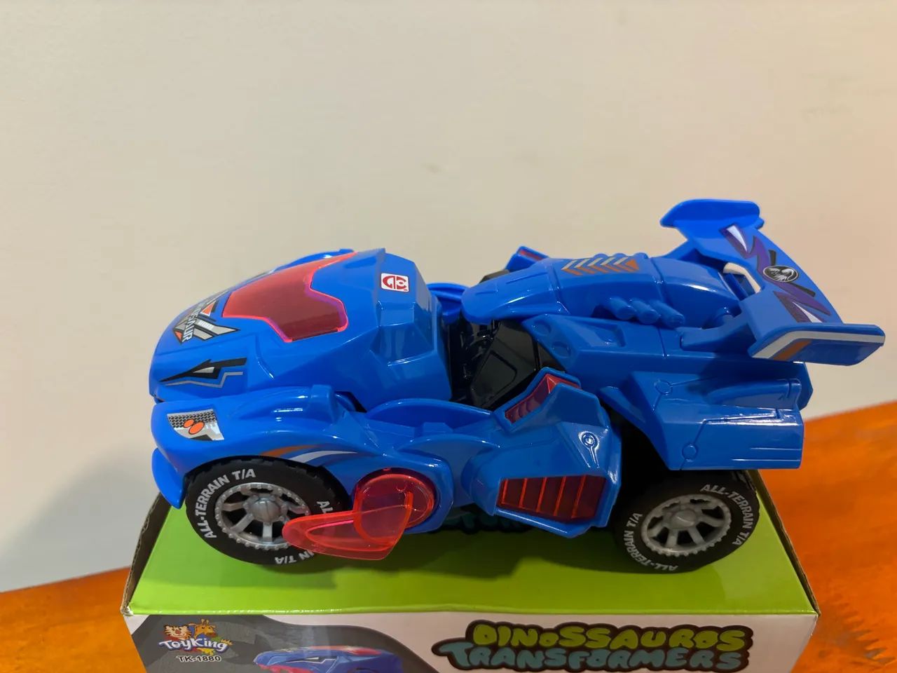 Carrinho Transformers Dinossauro Bate E Volta Sons NOVO - Foto 5