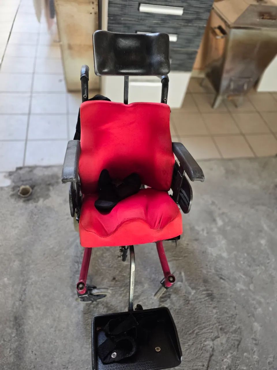 Cadeira de rodas doação  - Foto 3