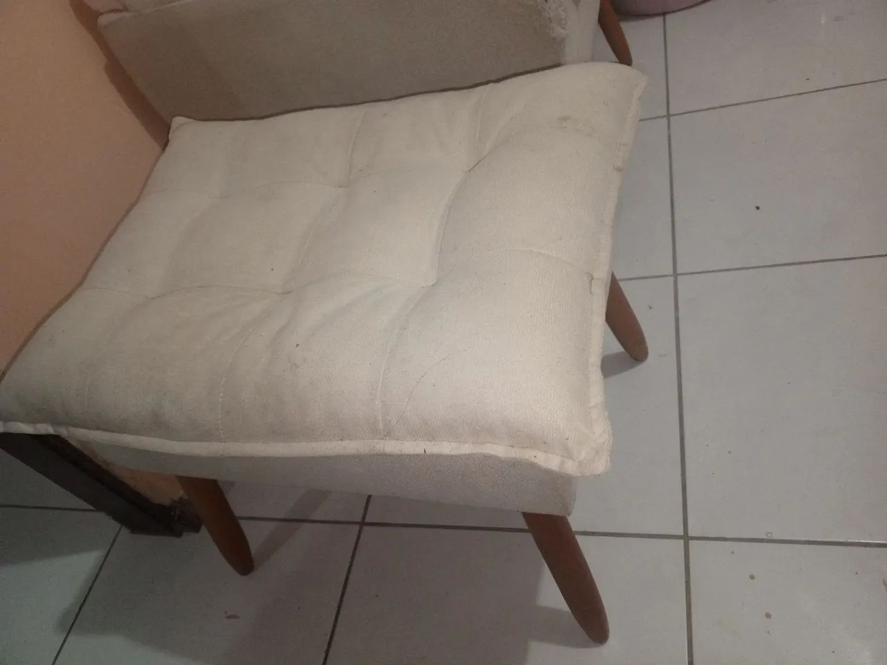 Cadeira amamentação com puff - Foto 4
