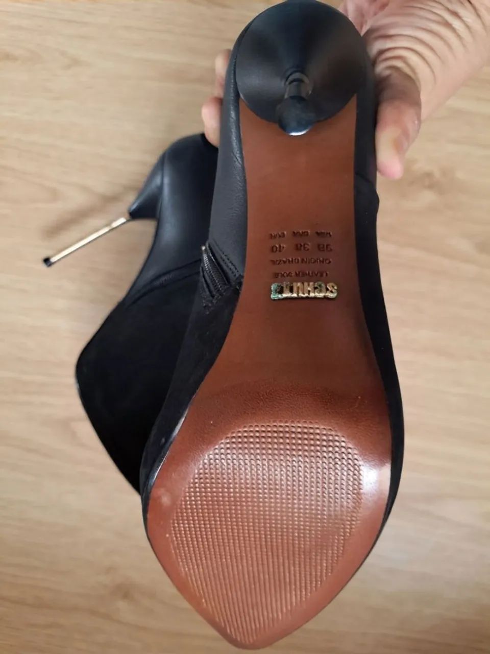 Bota Schutz Couro Legítimo tam 38.  - Foto 3