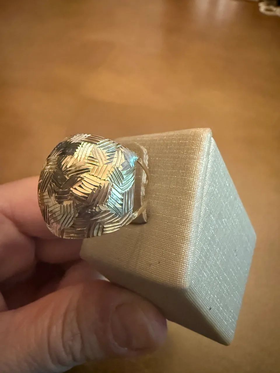 Anel três tons de ouro, ouro 18k. Peso2.5gramas, numeração 18. - Foto 5