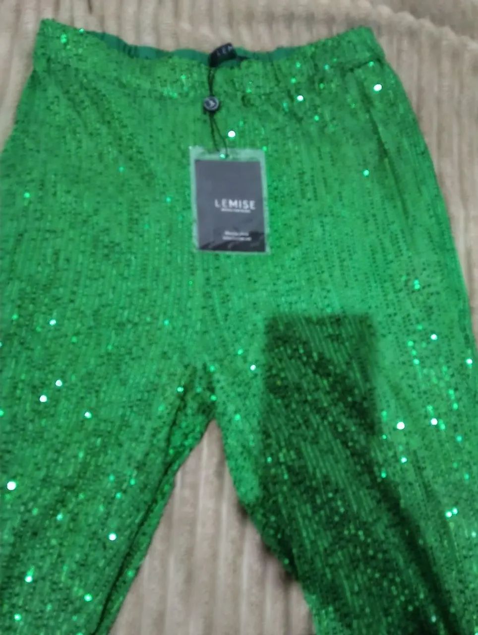Vendo calça de Paetê nova