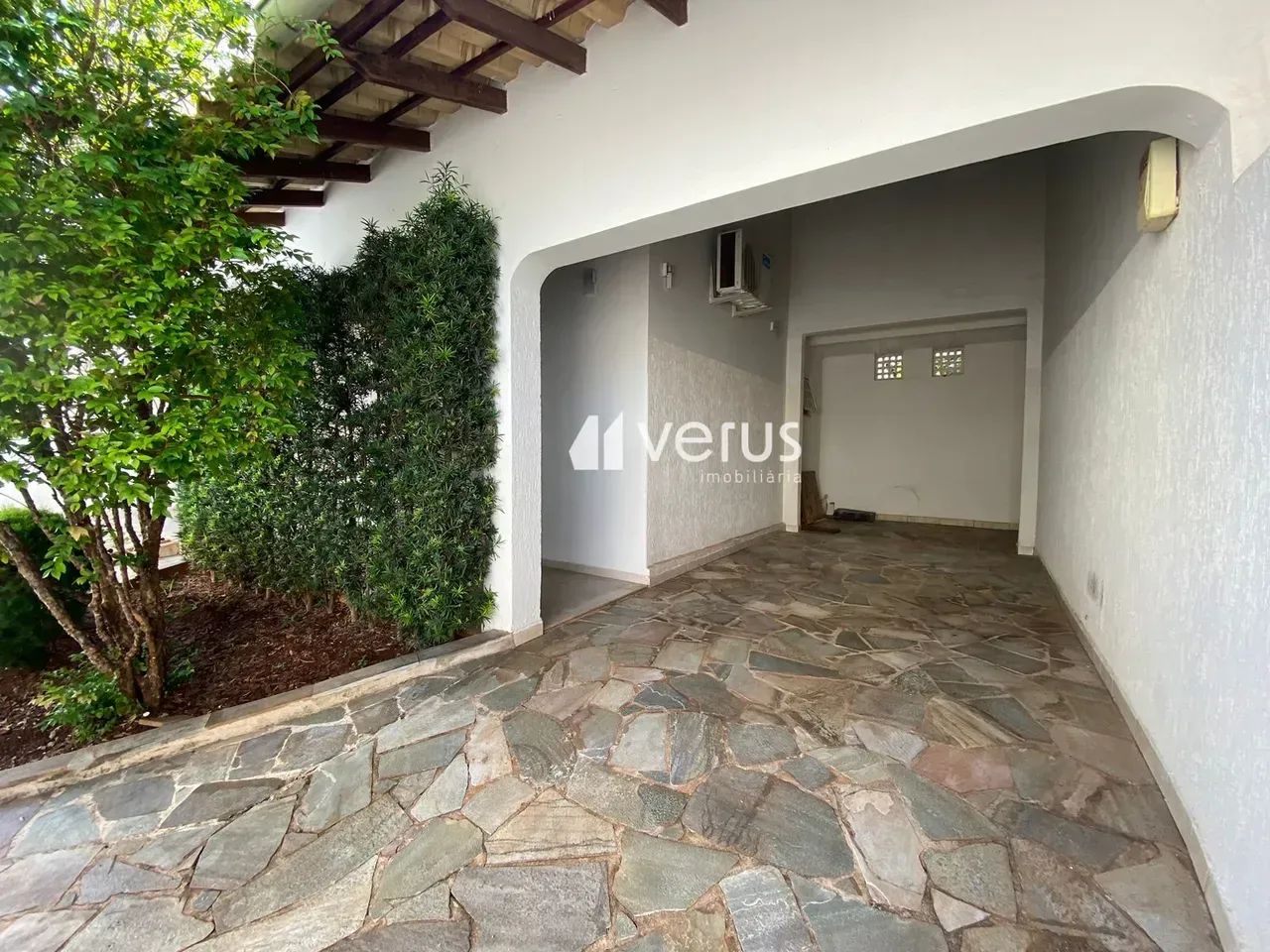 CASA NO BAIRRO SANTA MONICA