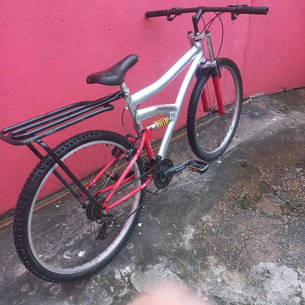 Bicicleta aro 26 alumínio e com bagageiro  - Foto 2