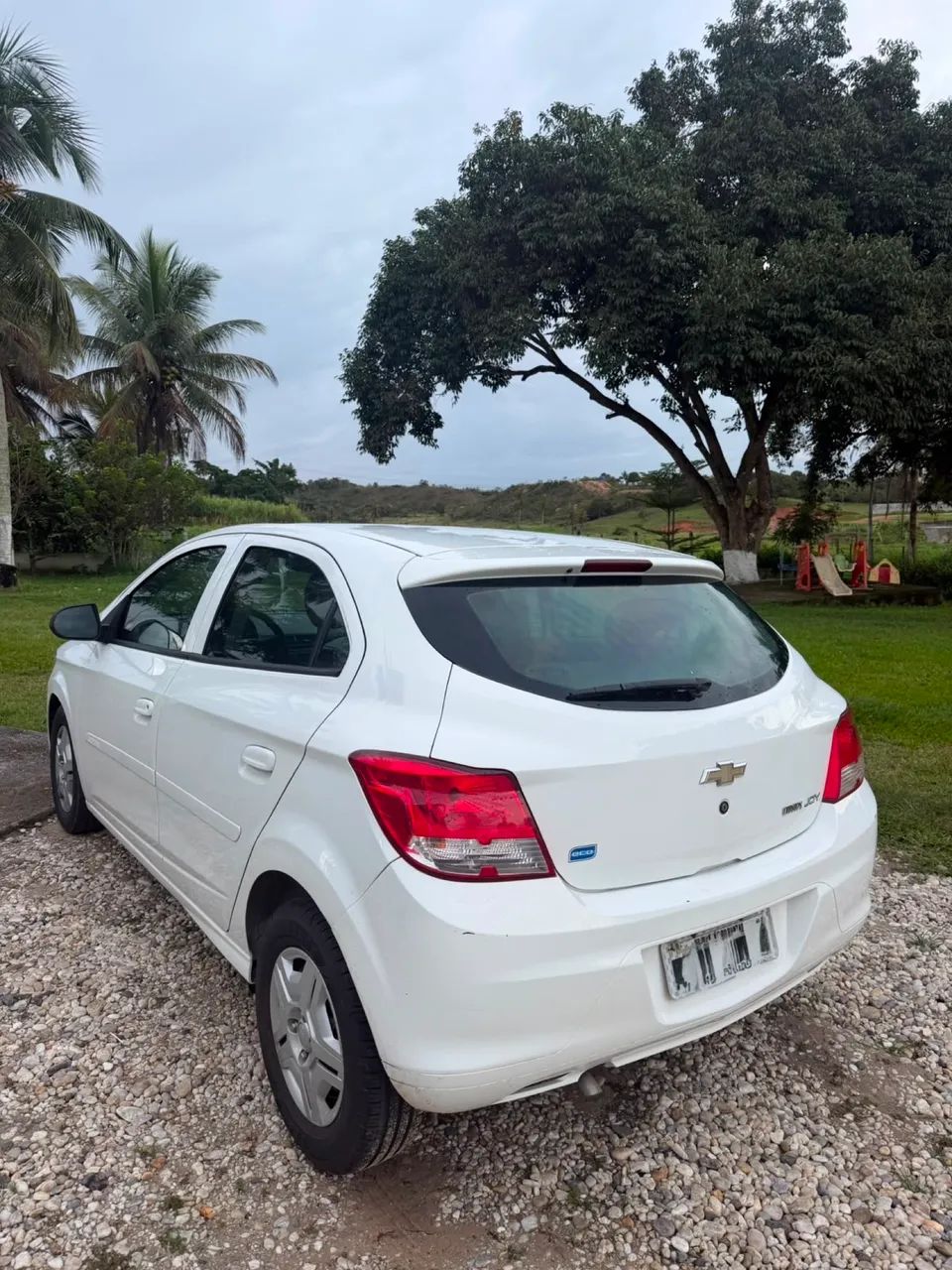 Chevrolet Onix JOY Hatch 1.0 8V Flex Mec. 4P 2017 - Foto 2