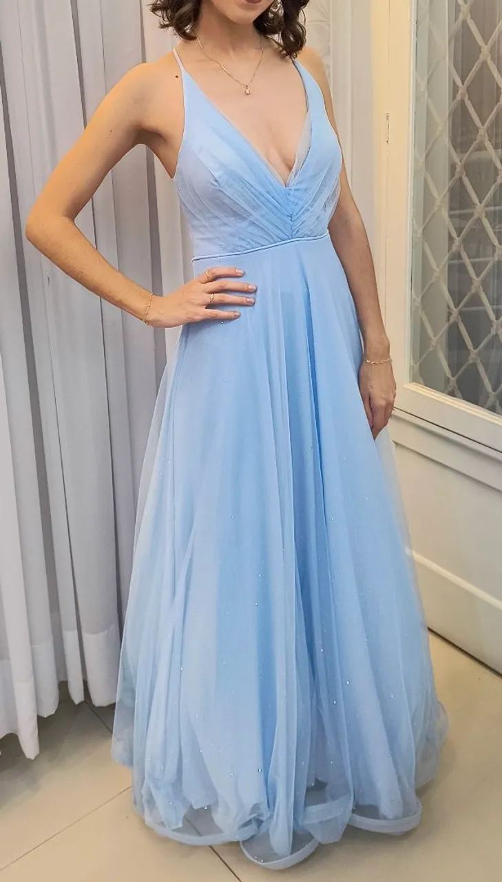 Vestido de festa azul claro com glitter