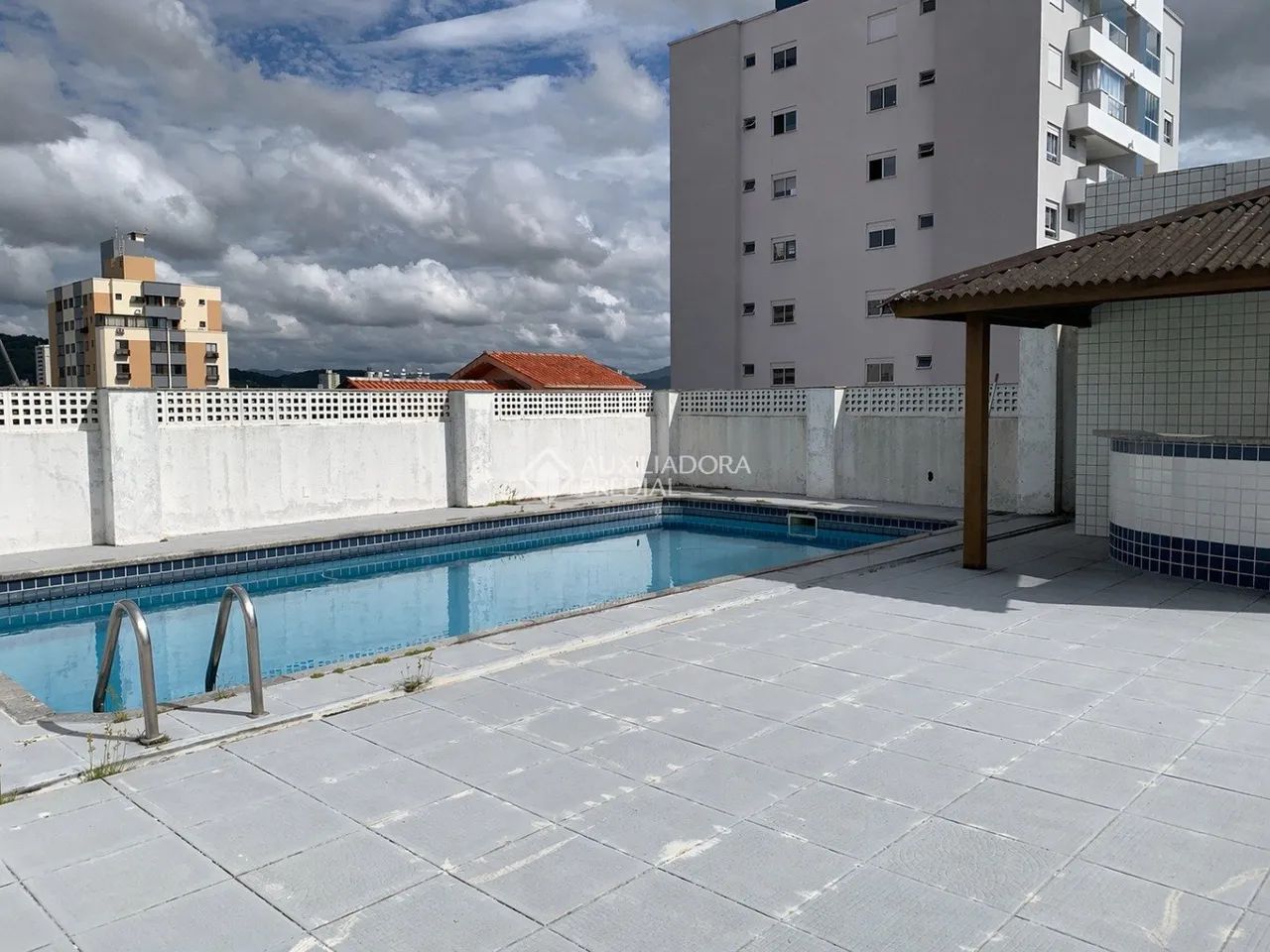 Casa de Esquina com 700 m² e Potencial Residencial ou Comercial
