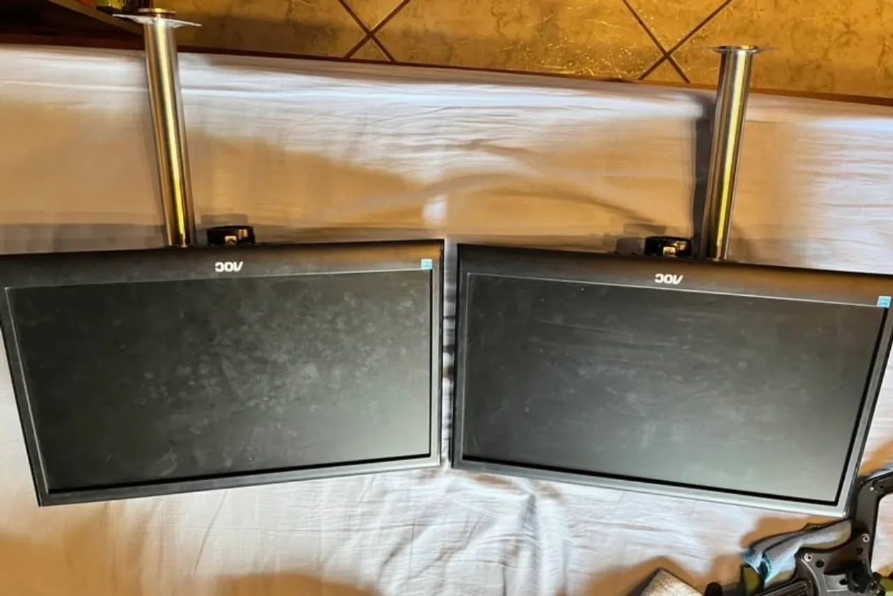 Monitor AOC E950SWN 18,5" VGA + Suporte VESA - Foto 2