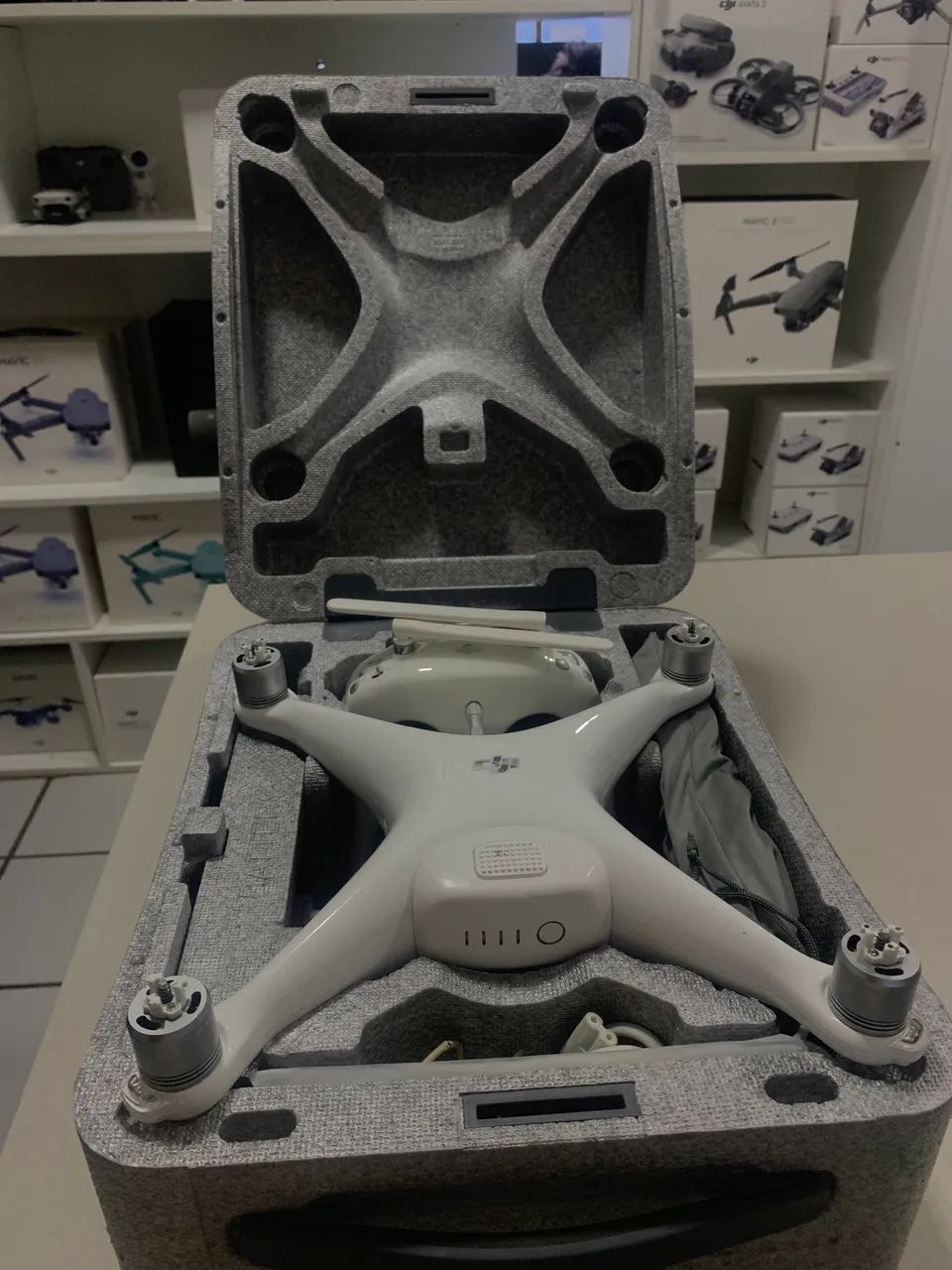 Drone DJI Phantom 4 Standard Seminovo em Excelente Estado