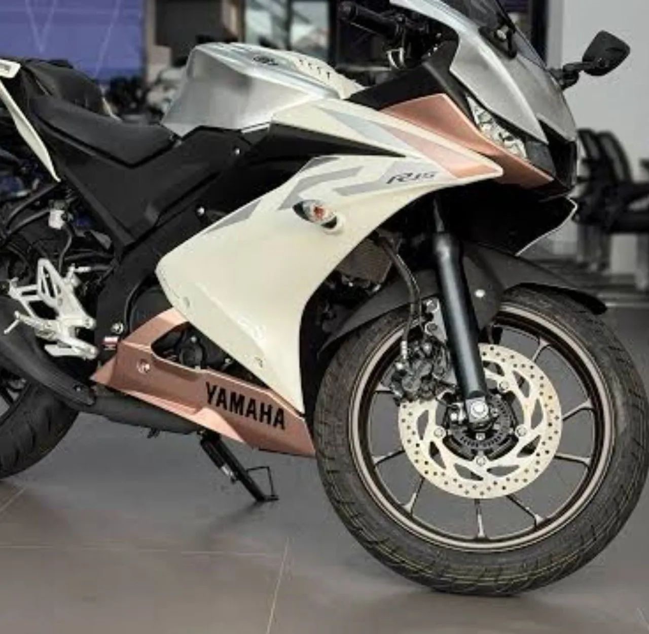 R 15   Yamaha  - Foto 3
