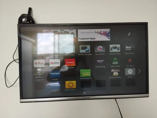 TVs Smart 32" Panasonic e 42" LG.