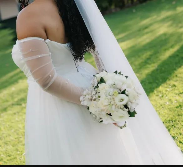 Vestido de noiva com cauda e mangas de tule com pérolas - usado 1 vez - Foto 4