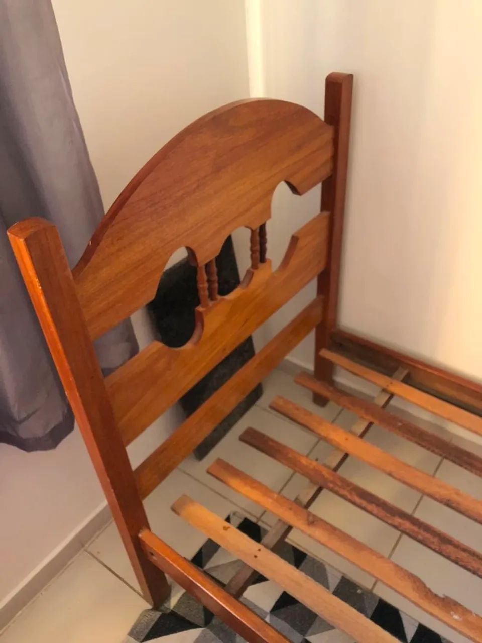 Cama de Solteiro de Madeira Maciça - Bom Estado - Foto 4