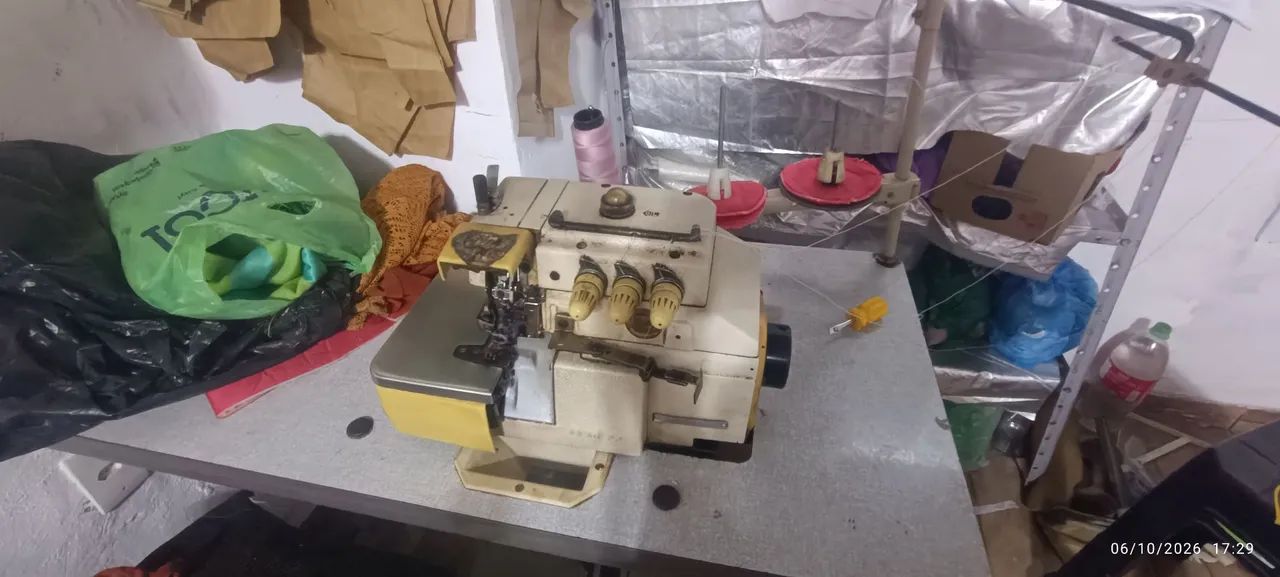 Máquina overloque industrial 