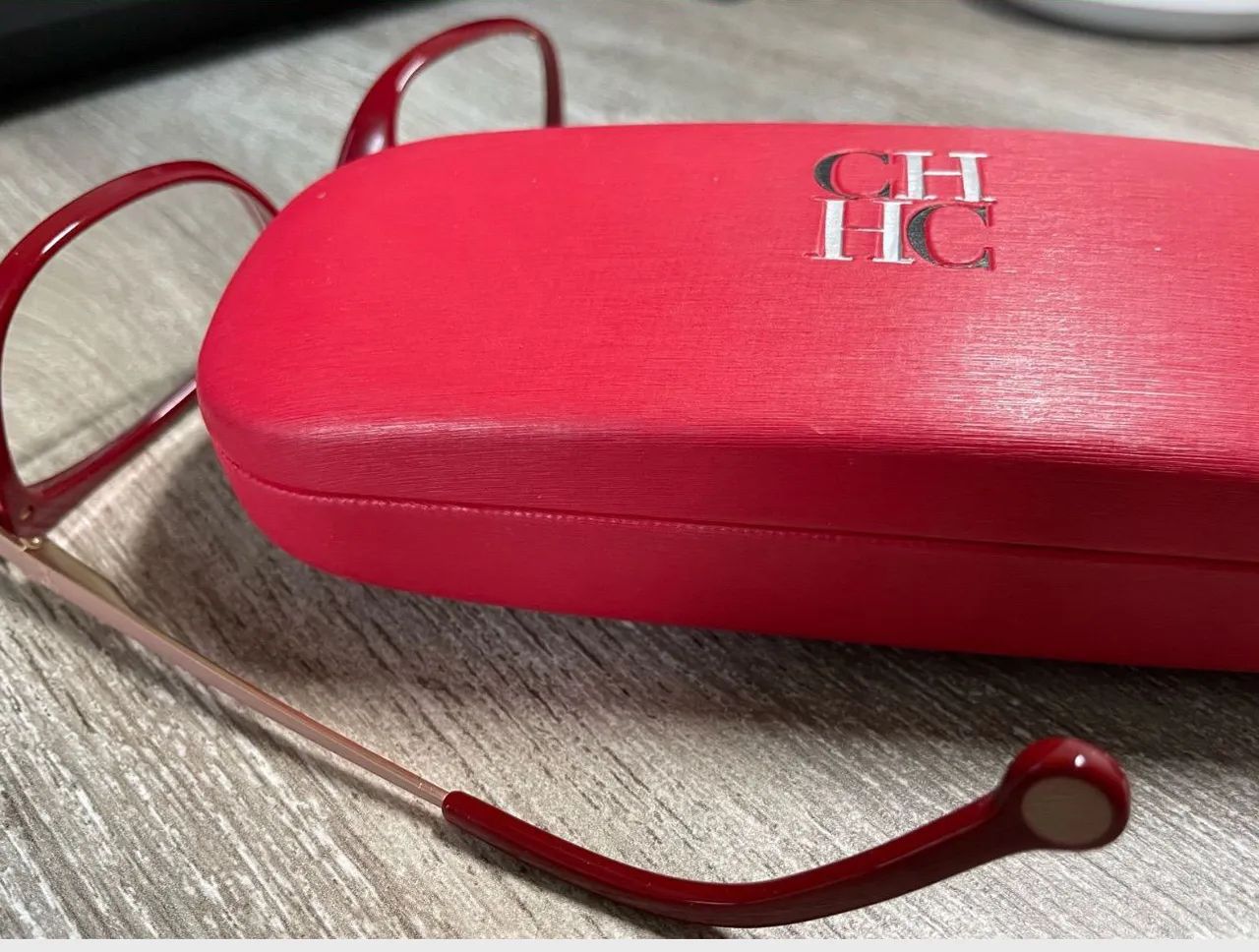 Armação de óculos da marca Carolina Herrera - Foto 4