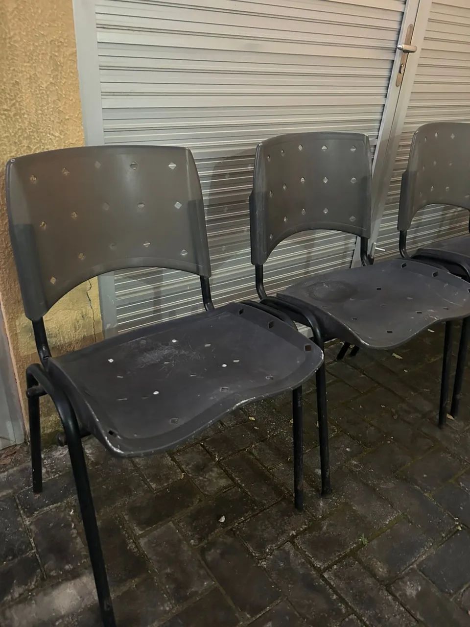 50,00Vendo conjunto de 4 cadeiras de ferro e assentos de plastico  - Foto 3