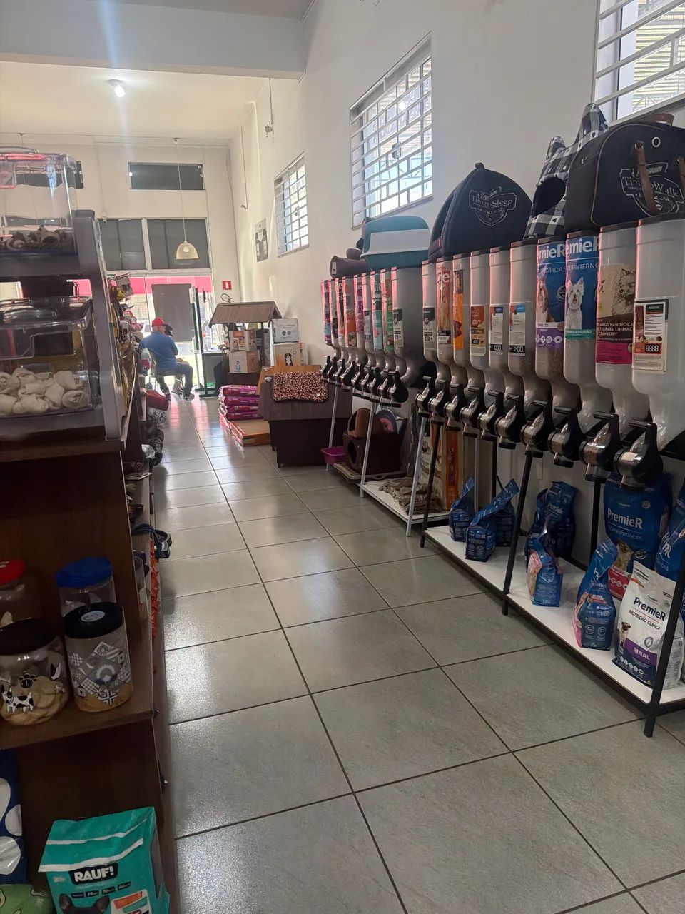 Vende-se casa de Ração ou os produtos e Móveis  - Foto 2