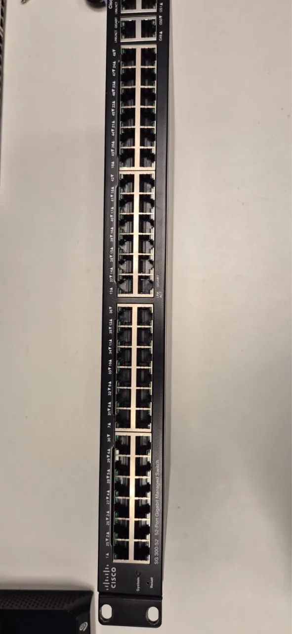 Switch Cisco SG 300-52 - Foto 3