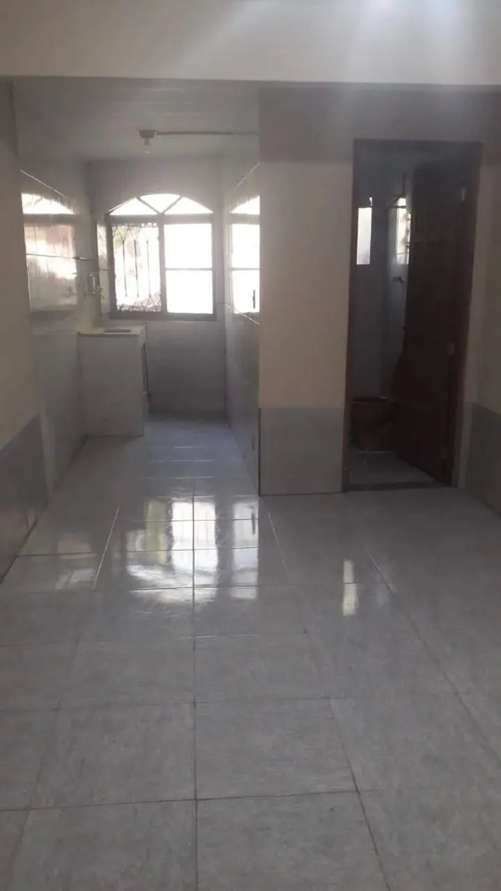 Alugo kitnet no centro de Petrópolis. CONTATO PELO WHATSAPP NO FINAL DO ANÚNCIO. 