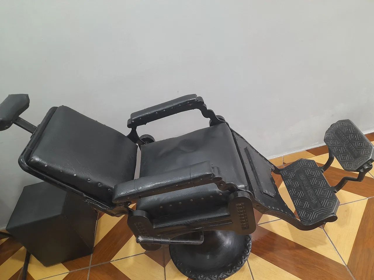 CADEIRA DE BARBEIRO-MARCA BRASIL NUM 2  - Foto 3