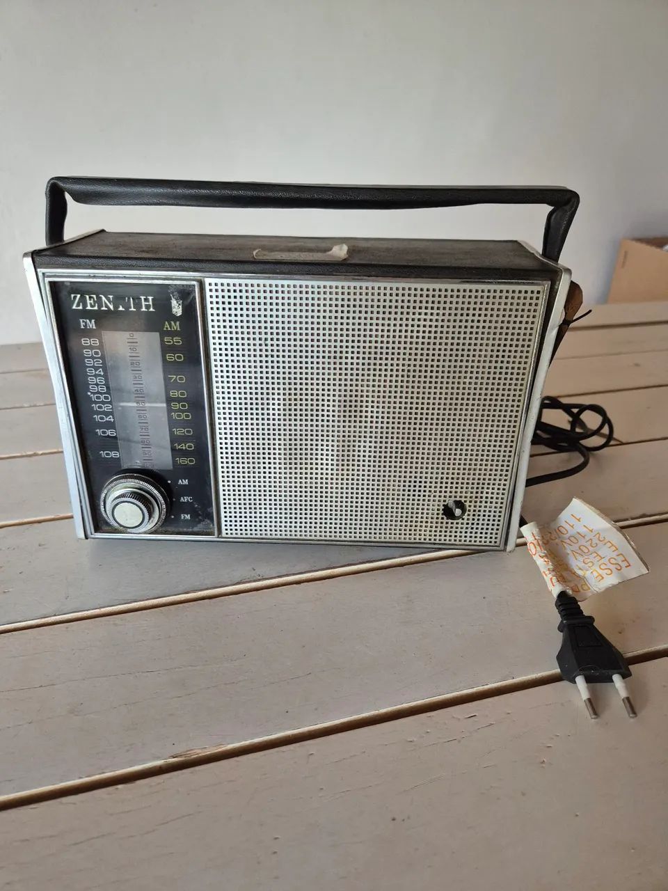 Rádio antigo Zenith. Década de 60.