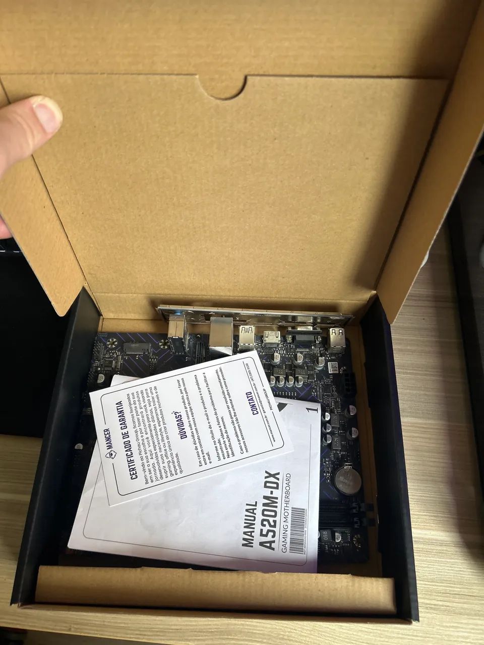 Placa-mãe Mancer A520M-DX AM4 DDR4 com defeito - Foto 4