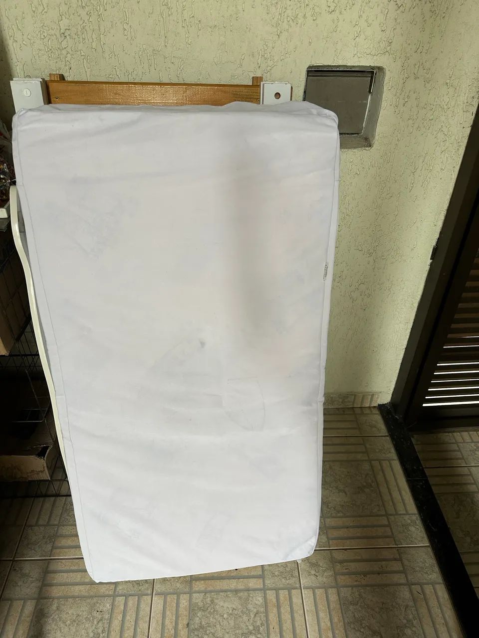 Berço branco com colchão  - Foto 3