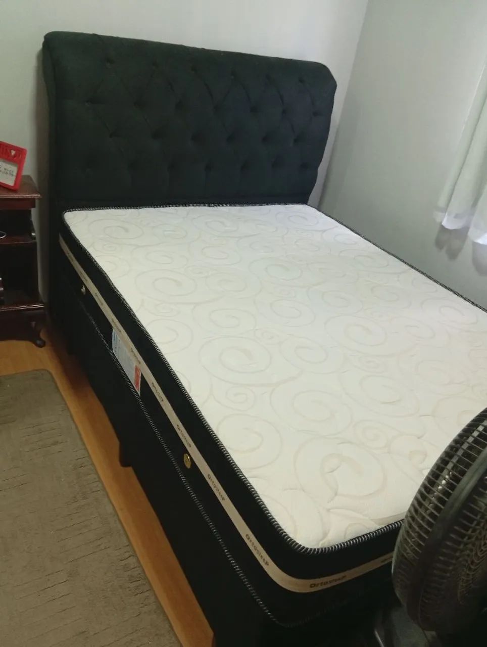 Colchão e cabeçeira 